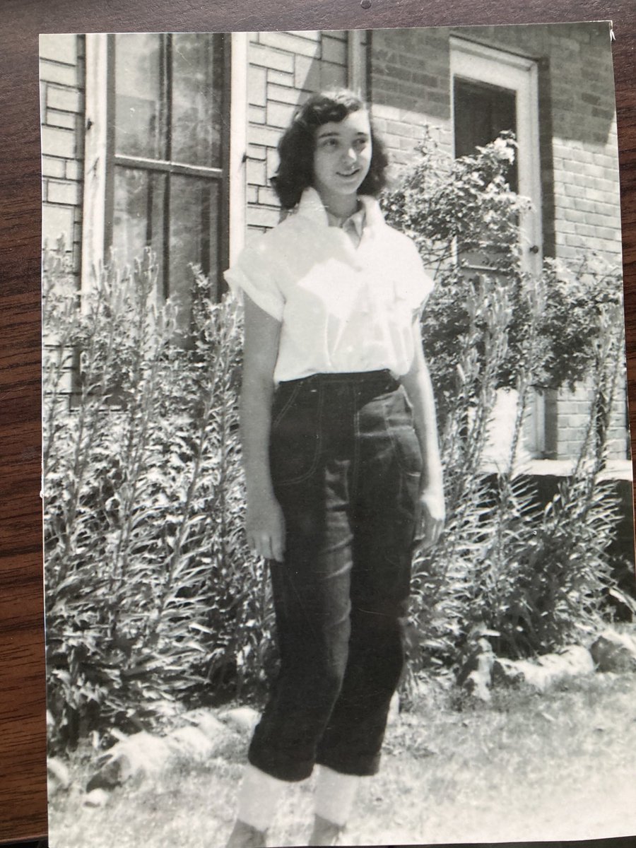 JoyceCarolOates's tweet photo. 13 years old, Millersport NY farm girl https://t.co/d2AE9WNAcw