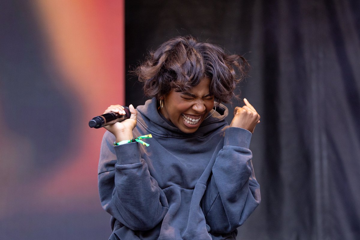 Been thinking about the sets I was lucky enough to cover at Lollapalooza this year, my fourth one for the <a href="/Suntimes/">Chicago Sun-Times</a>. 

One of the hands-down best of the weekend: Orion Sun. 

Here's my review: chicago.suntimes.com/live/2025/08/0…

Photo: Candace Dane Chambers/Sun-Times