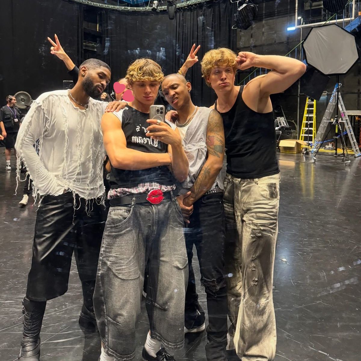 🐈‍⬛ tweet media