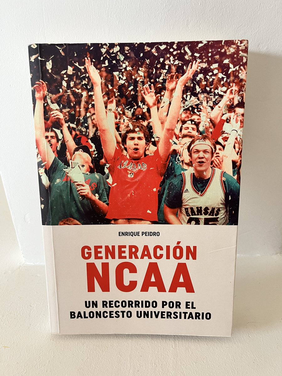 No puedo más que dar las gracias a <a href="/epeidro/">Enrique Peidro</a> por este libro sobre la #NCAA.   Debería leerlo todo amante del #baloncesto y todo aquel que quiera disfrutar de la épica del March Madness. Lo puedes devorar en días o consultarlo poco a poco, en el orden que quieras. Me encantó.