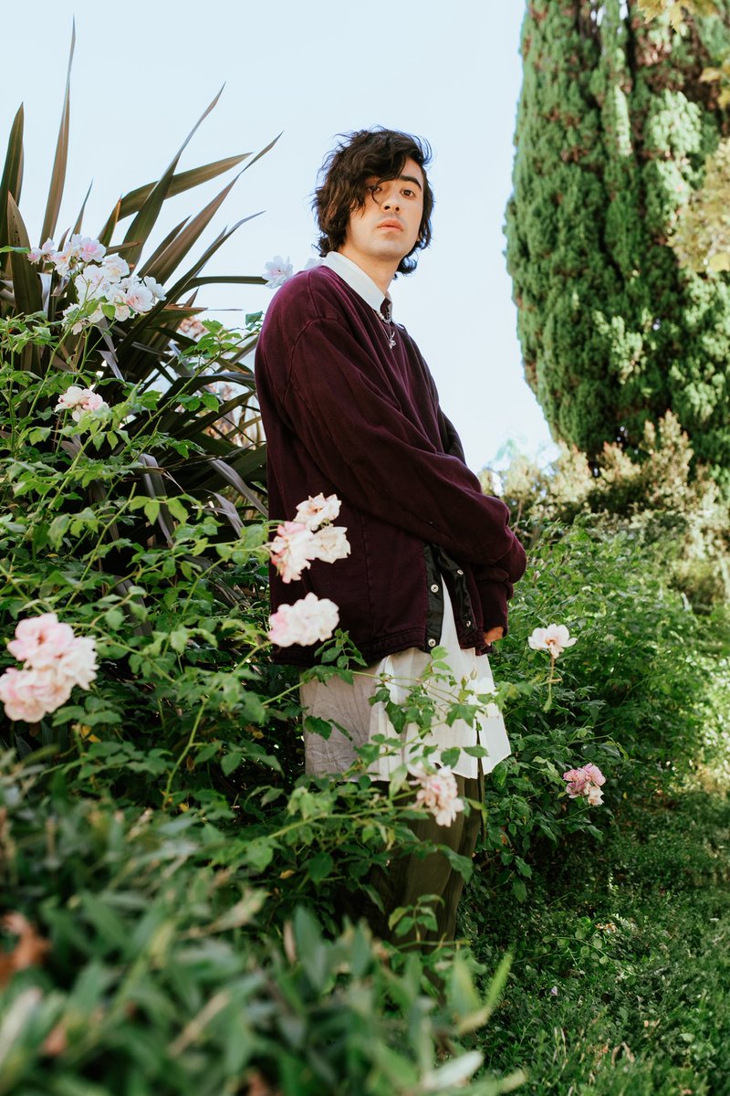 Marche's tweet image. . 🌺🌺           🌺🌺
🌺🌺🌺🌺🌺🌺🌺
🌺🌺🌺🌺🌺🌺🌺
   🌺🌺🌺🌺🌺🌺
 Λ 🌺🌺🌺🌺🌺
( ˘ ᵕ ˘ 🌺🌺🌺
 ヽ  つ＼     ／
    UU   / 🎀 \

📸:@tessiconic