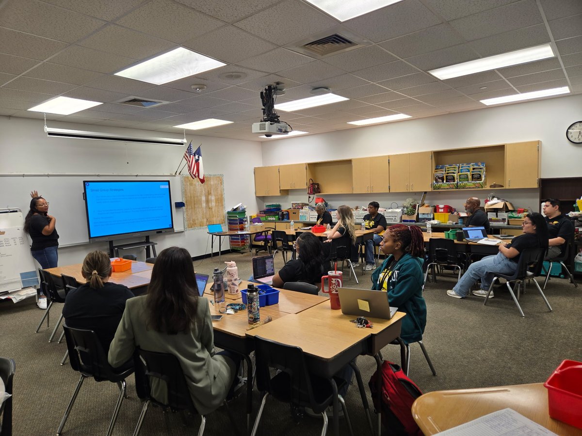 LES_Spring's tweet image. Day 3 and we are deep in the learning! Our specialist, CAS, and teacher leaders are ensuring that our teachers are ready for #OperationNoLimits!