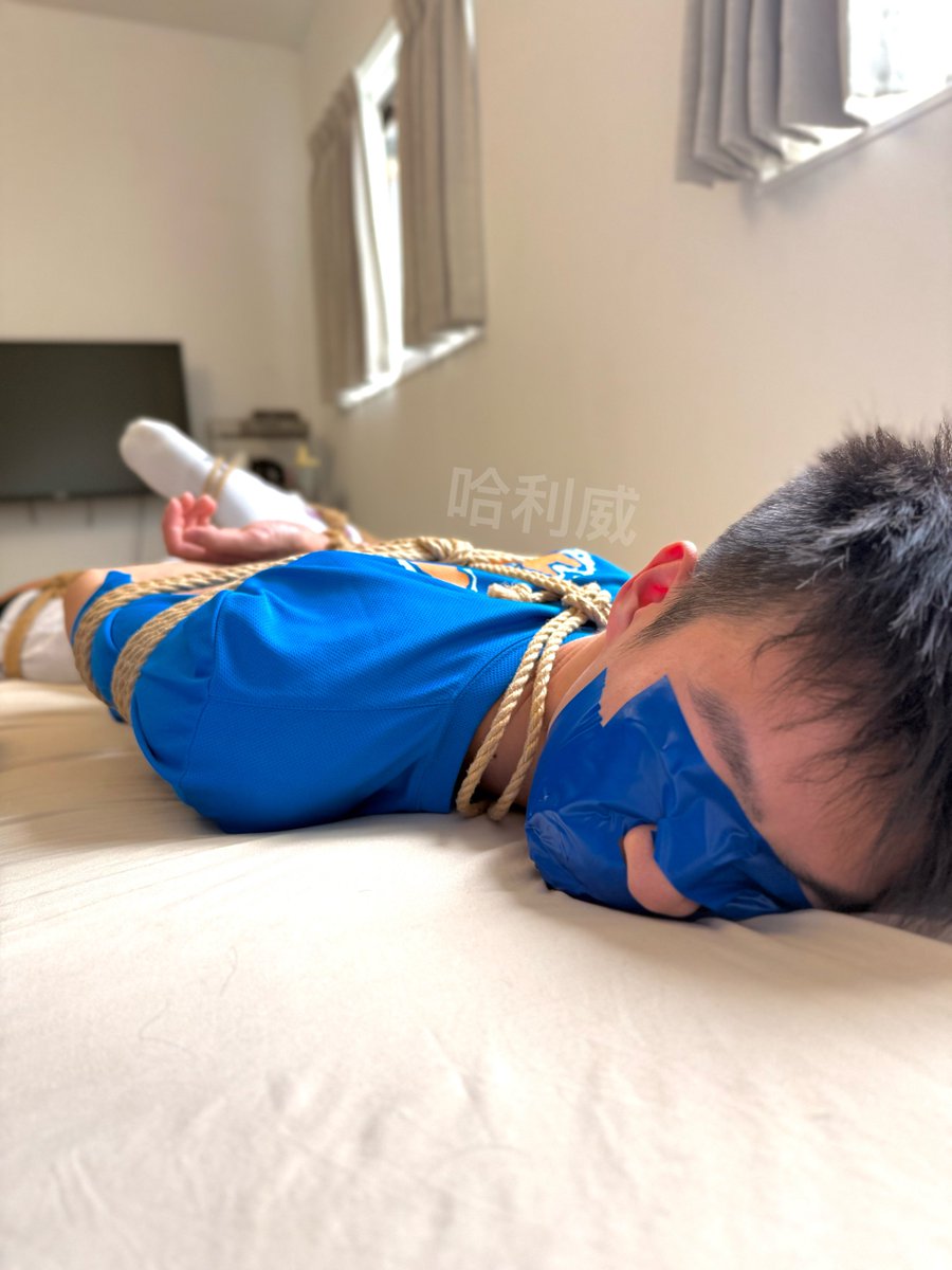 Weiwei_Math's tweet photo. [哈利來綁人🪢]
最喜歡綁可愛底迪了🥰

💦：@YS4546 

#運動服 #白襪 https://t.co/Evq9C8XCVu