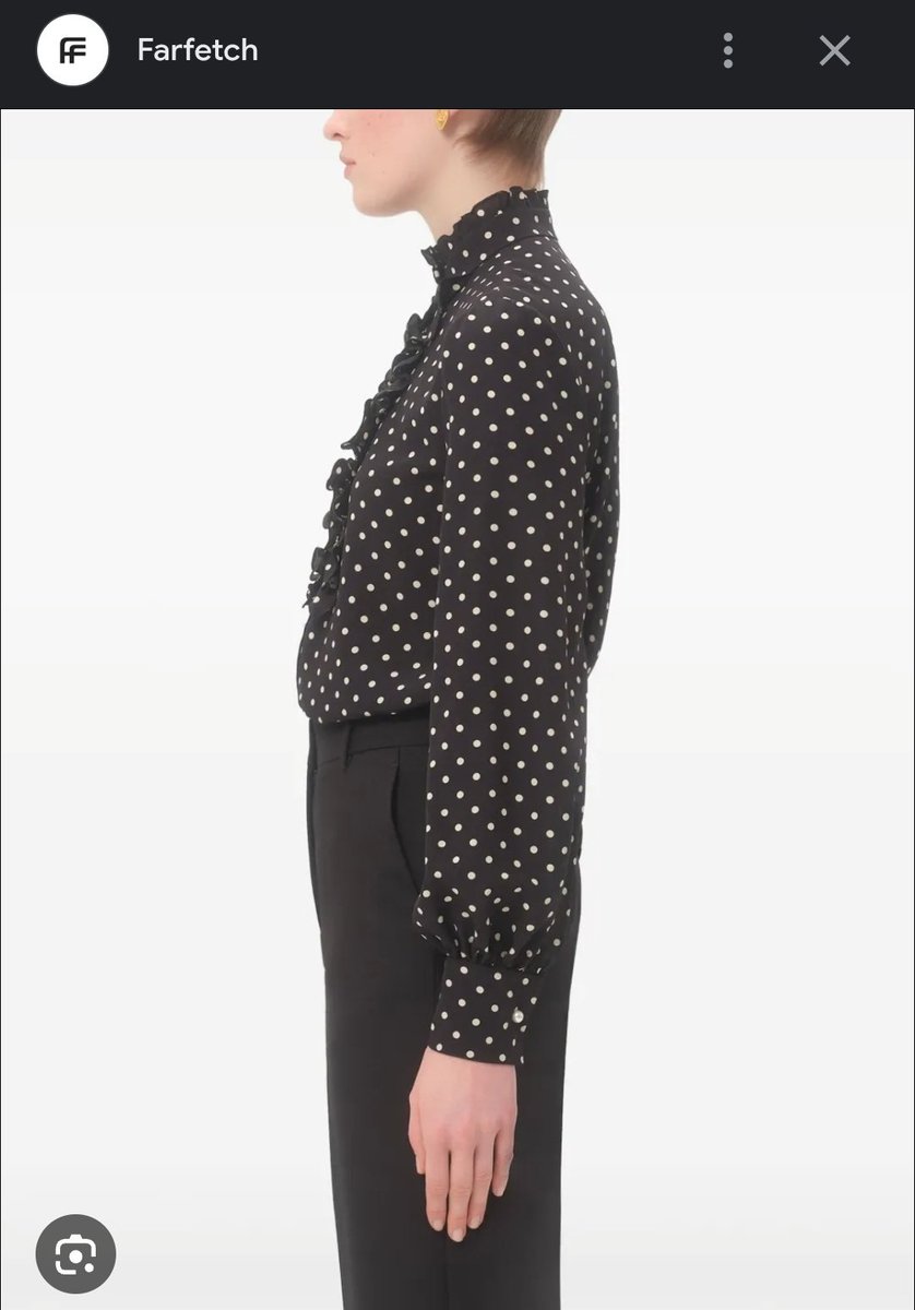 Aqui la diputada #Datoprotegido usando una blusa Valentino de 2,180 euros (47,600 pesos).

Porque Shein nunca fue suficiente 🥺