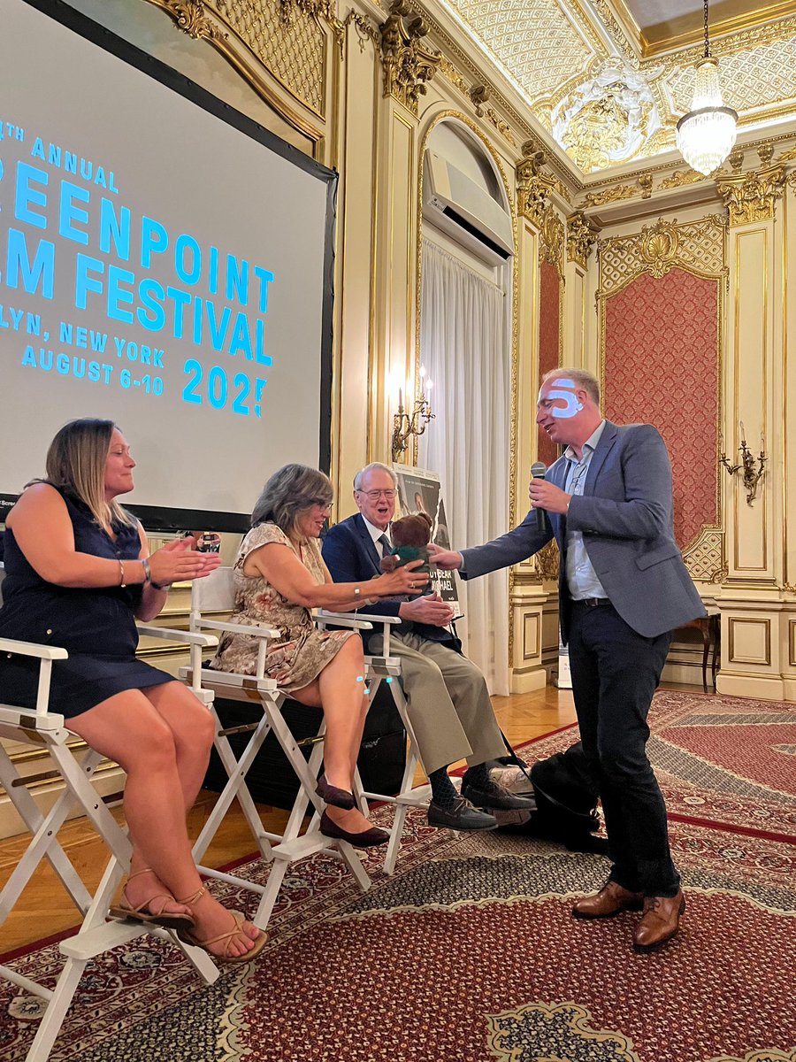 🎬 Yesterday, we proudly hosted the Greenpoint Film Festival opening with the powerful documentary A Teddy Bear for Michael by Grzegorz Zasępa.
Honoring Sgt. Michael Ollis, a hero who saved Lt. Karol Cierpica in Afghanistan. 🇺🇸🇵🇱
Special guests: director &amp; Sgt. Ollis’s parents.