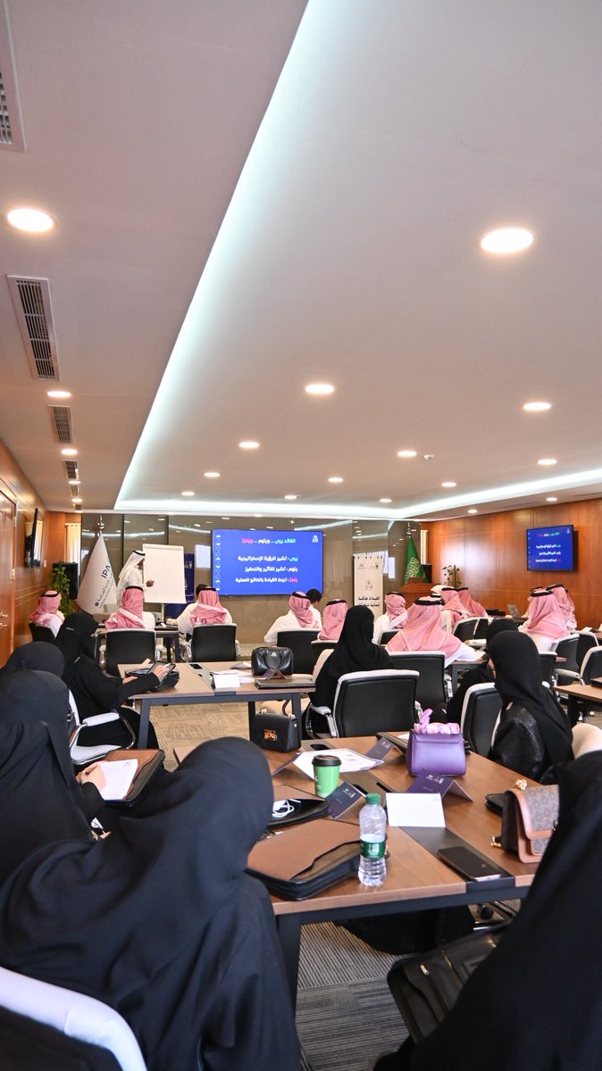 #يحدث_الآن 

ورشة عمل: القيادة الوطنيّة وفق #رؤية_السعودية_2030 ، يقدمها د. ماجد بن جعفر الغامدي ، ضمن برنامج #قادة_ثراء2025 ..

#مجتمع_ثراء 
#نثري_عسير