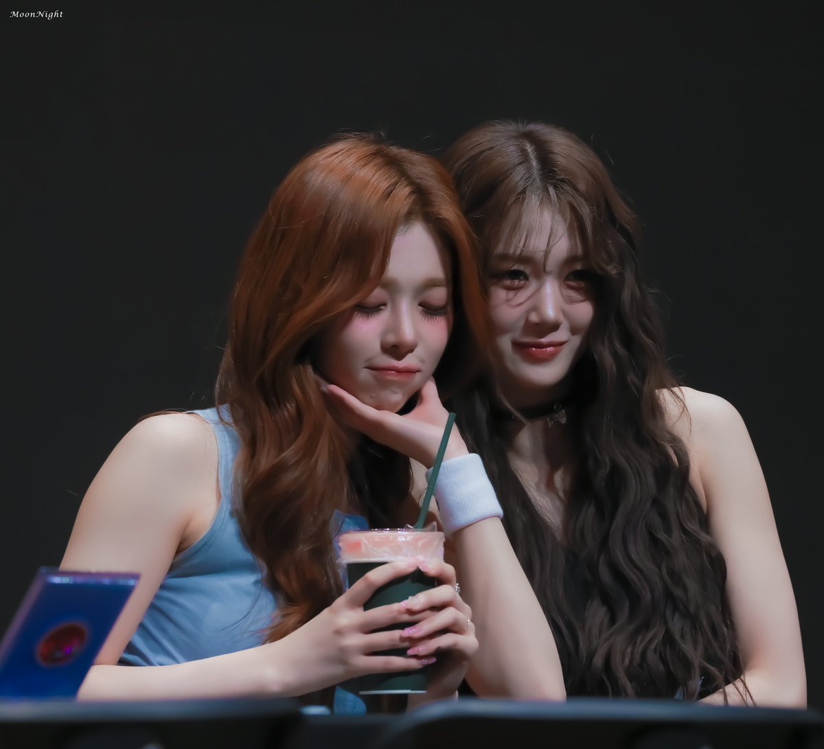Moonnight_S8's tweet photo. 250530

사이좋은 소다밤😆

#tripleS #트리플에스 
#공유빈 #Yubin
#서다현 #Dahyun https://t.co/c54uTW0000