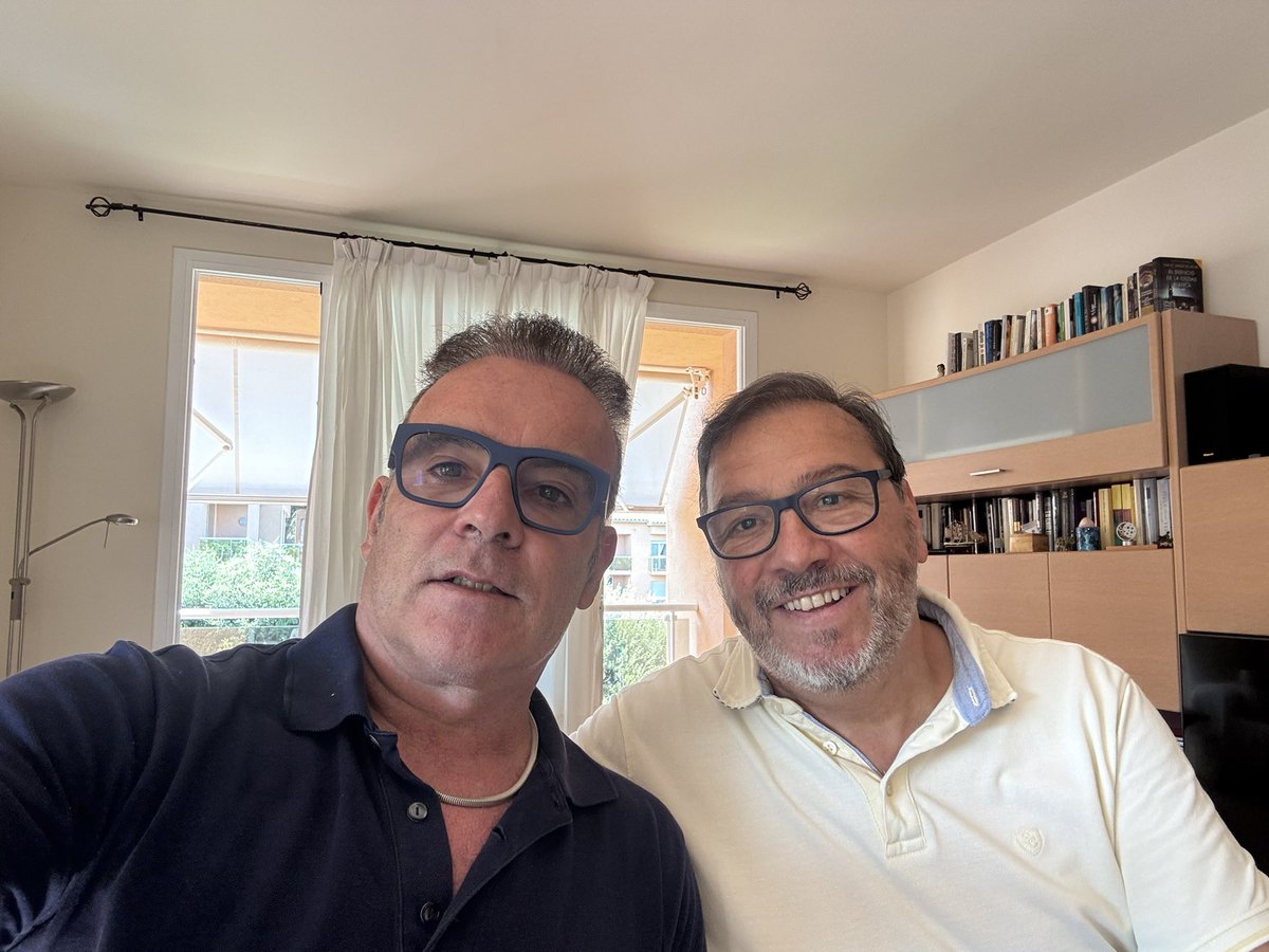 Hoy paella en casa con el gran <a href="/AngelBergada23/">Àngel Bergadà</a> …encuentro entre dos amigos que les une la pasión del <a href="/RCDEspanyol/">RCD Espanyol de Barcelona</a> … tertulia privada perica a la altura de <a href="/lagradaonline/">LA GRADA</a> … un gran tipo Angel