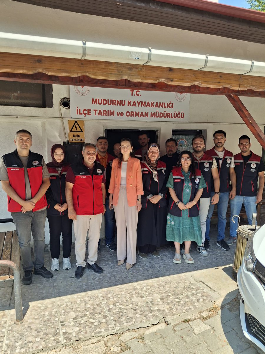 📍 Kurum Ziyareti

Kaymakamımız Sayın Ceyda Durmaz, kurum ziyaretleri kapsamında Mudurnu İlçe Tarım ve Orman Müdürlüğü’nü ziyaret etti.
İlçe Tarım ve Orman Müdür V. Erdoğan Gül'den  brifing alan Kaymakamımız, görev başındaki personele başarı ve kolaylıklar diledi.
