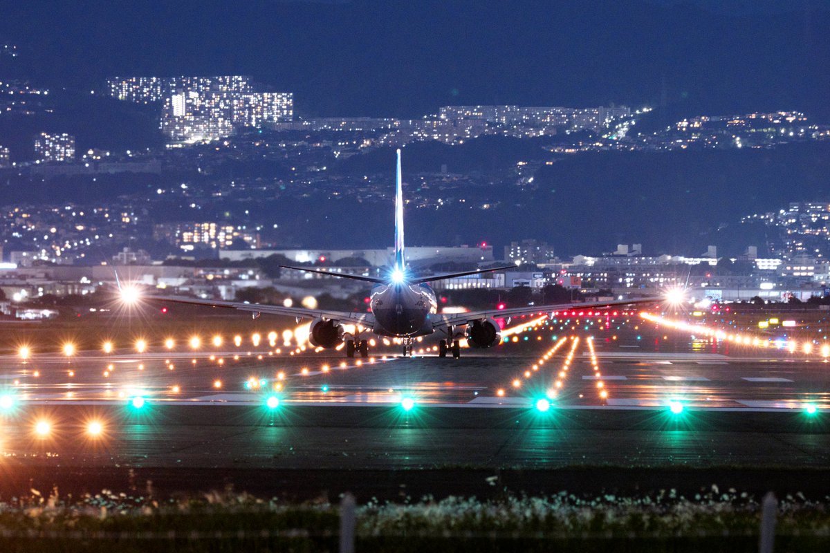 大阪伊丹空港にて
ANA Boeing 737のスタンディングスタート
#伊丹空港 #ITM #RJOO 
#千里川土手