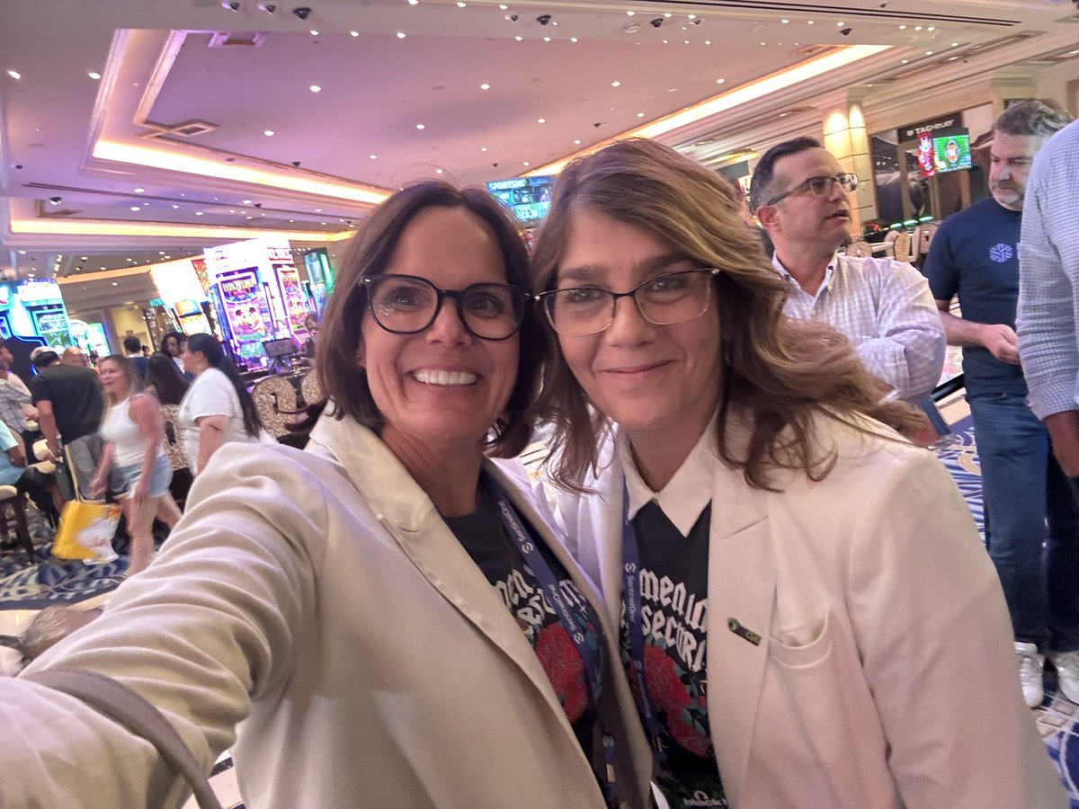 Unintentional twinning at <a href="/BlackHatEvents/">Black Hat</a> representating <a href="/WiCySorg/">Women in CyberSecurity (WiCyS)</a> well! Notice I’m much more amused by it than Michele! 🤣