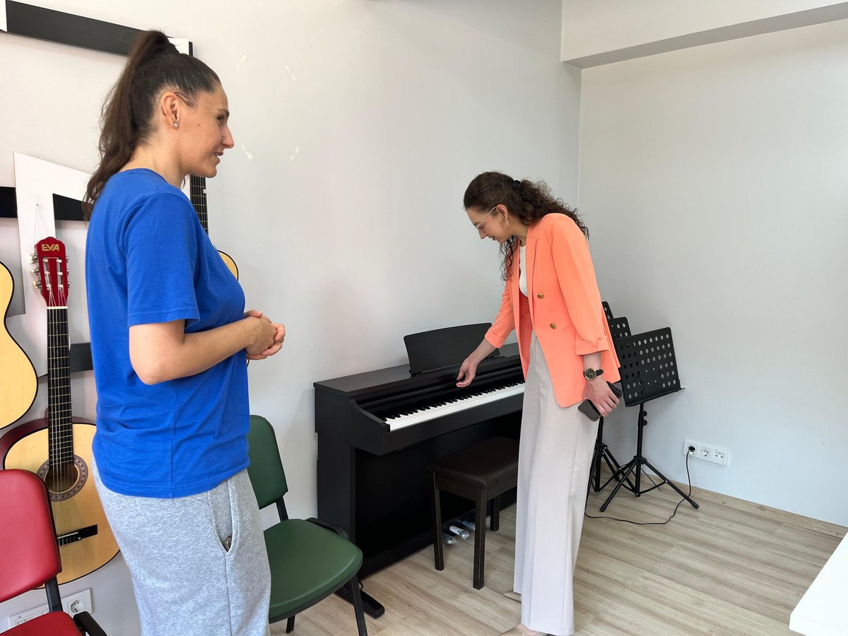 📍 Kurum Ziyareti
Kaymakamımız Sayın Ceyda Durmaz, kurum ziyaretleri kapsamında Mudurnu Gençlik ve Spor İlçe Müdürlüğü’nü ziyaret etti.
İlçe Müdürü Senem Aydın’dan brifing alan Kaymakamımız, öğrencilerle bir araya geldi, görev başındaki personele başarı ve kolaylıklar diledi.