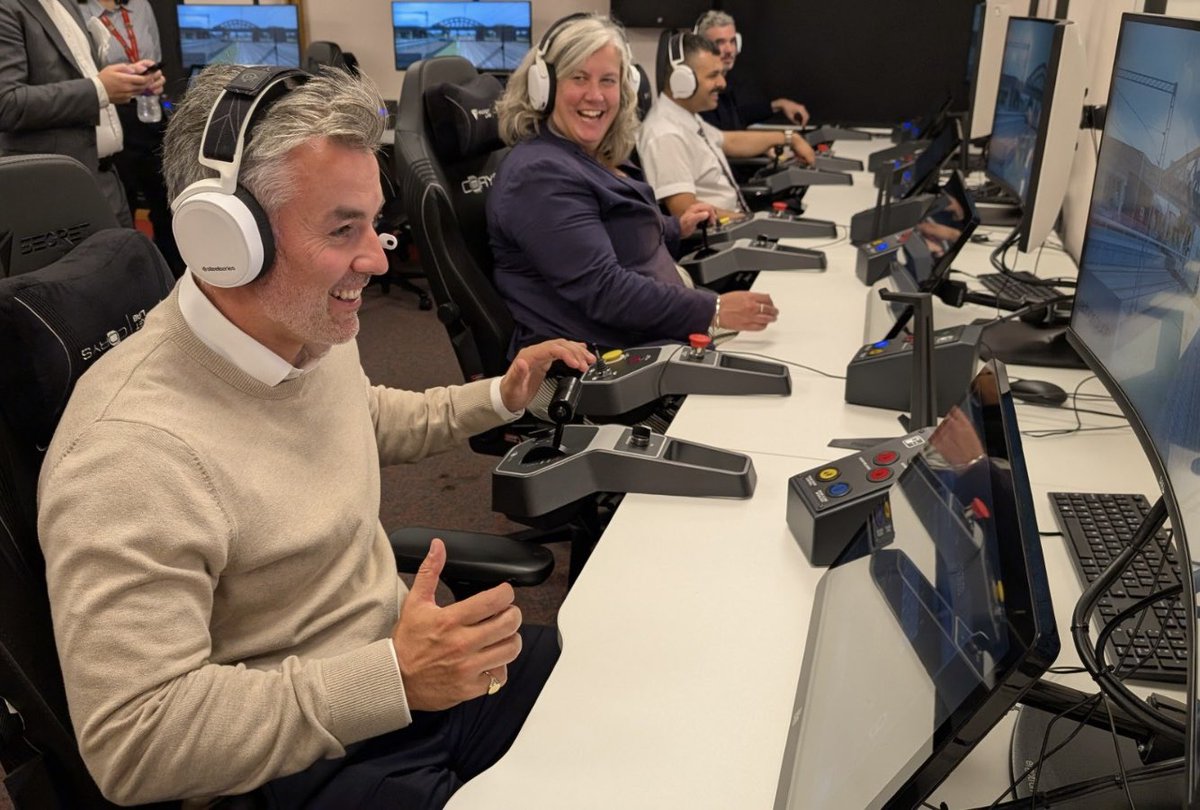 Heidi Alexander MP (@heidi_labour) on Twitter photo Thanks to the <a href="/LNER/">London North Eastern Railway</a> team at York for giving me a go on their train simulators yesterday and showing me around their training academy. Suffice to say I wouldn’t be offered a job, <a href="/YNYMayor/">Mayor of York and North Yorkshire, David Skaith</a> on the other hand … Thanks to the <a href="/LNER/">London North Eastern Railway</a> team at York for giving me a go on their train simulators yesterday and showing me around their training academy. Suffice to say I wouldn’t be offered a job, <a href="/YNYMayor/">Mayor of York and North Yorkshire, David Skaith</a> on the other hand …