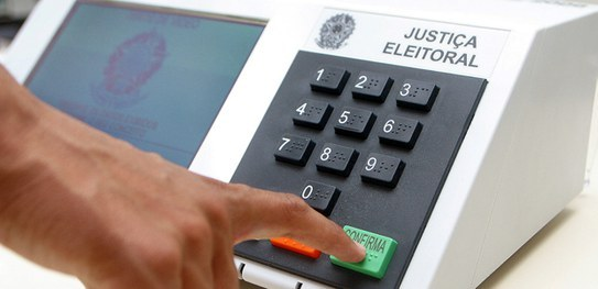 NemVemXandao's tweet photo. FOMOS ROUBADOS
Mike Benz deixa cada vez mais claro que fomos roubados. 
Interferência de Biden / USAID tornam Lula um presidente I-L-E-G-Í-T-I-M-O ! https://t.co/59sGwbUjJW