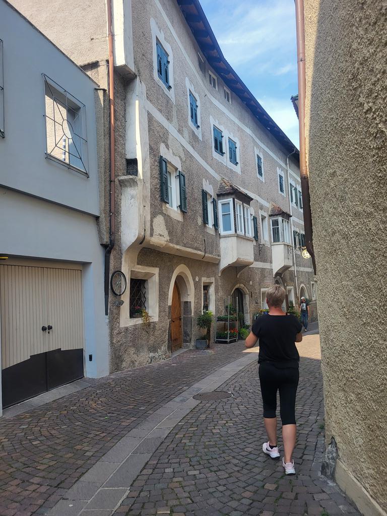 LucaColucci1's tweet photo. @ColucciLc @TurismoBergamo @antocadei @bigbenchapp @InfoLagoIseo @visitlakeiseo @RivadiSolto_ @radiolombardia @ProLocoVigolo @prolocopredore @VISITBERGAMO @visitbergamo1 @VisitBergamo_EN @VisitBergamo_DE @VisitBergamo_FR @PrimaBergamo @Bergamoesport @VivereBergamo @montagne_paesi @PiacereIseo @Dolomiti @dolomiti_it @mydolomiti @DolomitiStars @PASSOSELLA @rifugiosalei @thebeatles #chiusa #ciana https://t.co/8WDlcfL9vO