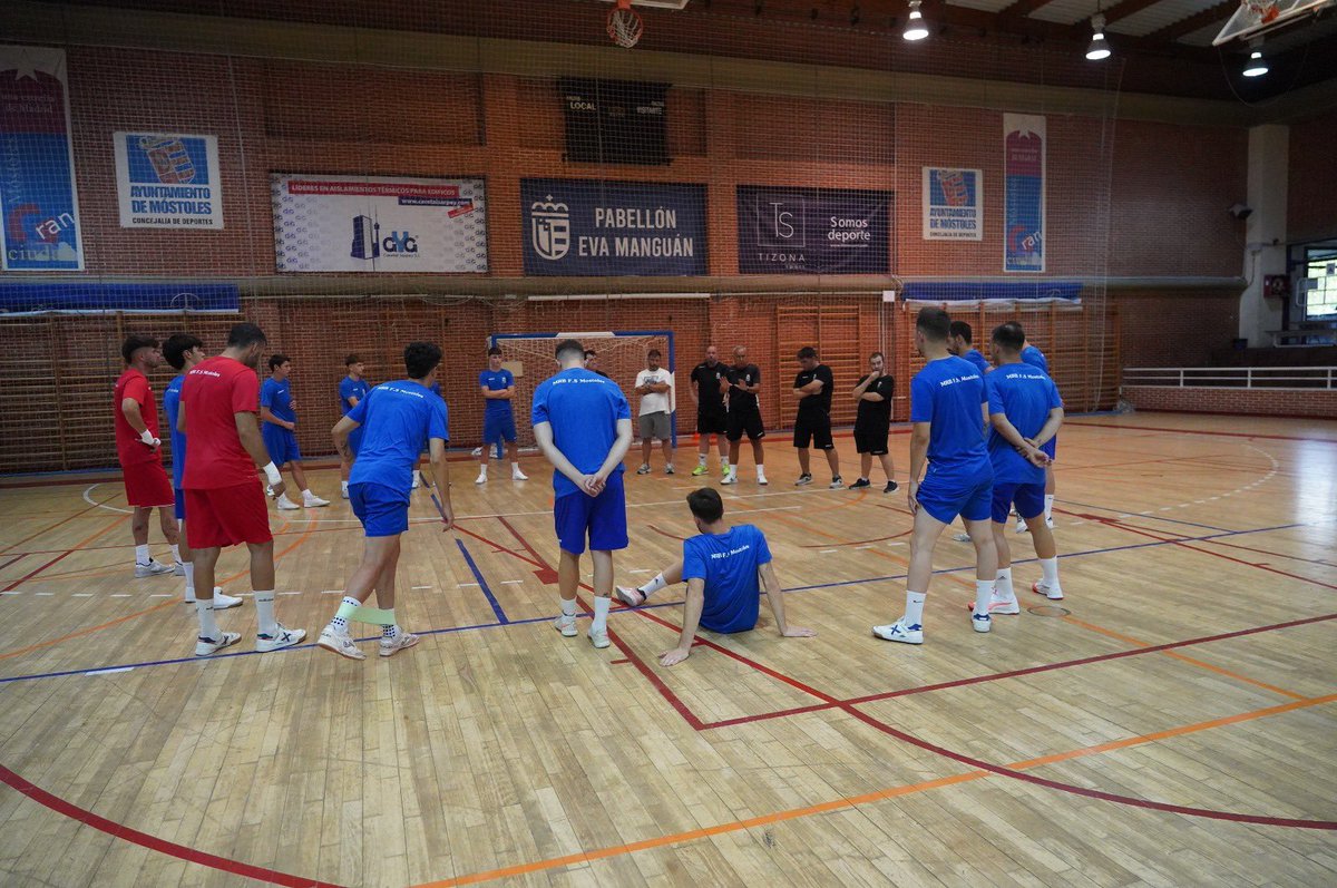 Mi Equipo ya está a las órdenes de Tino. 
Primera toma de contacto, con las caras nuevas y con el apoyo de nuestra cantera…
#canteraazul