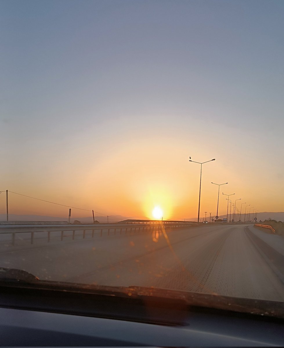 Batarken ufuktan bir akşam güneşi...