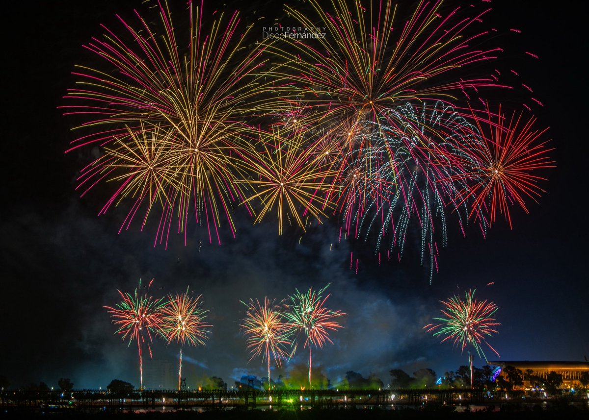 fuiyofuiyo's tweet photo. fiestas colombinas.
muelle del tinto. https://t.co/KqKIoCLKtZ