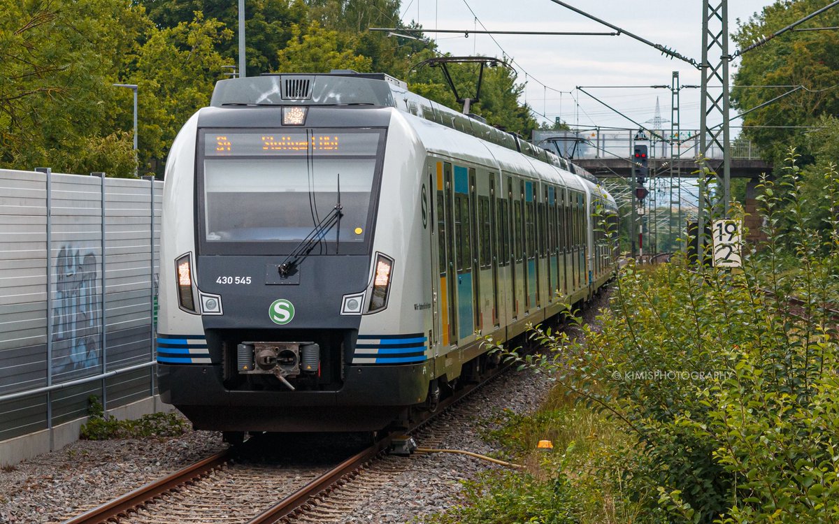 kimi_gwi's tweet photo. Ein getarnter 430.0 🧐😁 #Sbahnstuttgart #BR430 @SBahn_Stuttgart https://t.co/cmVglfMJOu