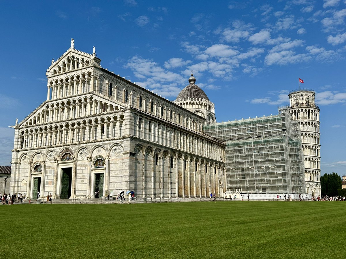 una duomo e una torre.
