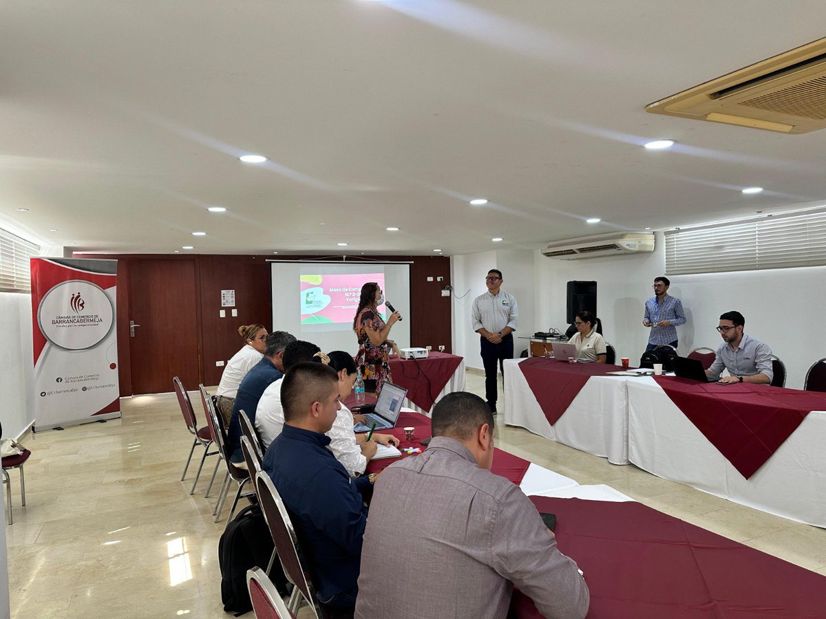 CRCSantander's tweet photo. Así vivimos la Mesa de Competitividad de la Provincia de Yariguíes, un espacio que, desde la Comisión Regional de Competitividad e Innovación de Santander y la Cámara de Comercio de Barrancabermeja, impulsamos para dialogar sobre los desafíos y oportunidades del desarrollo. https://t.co/y0FuW9dlS4