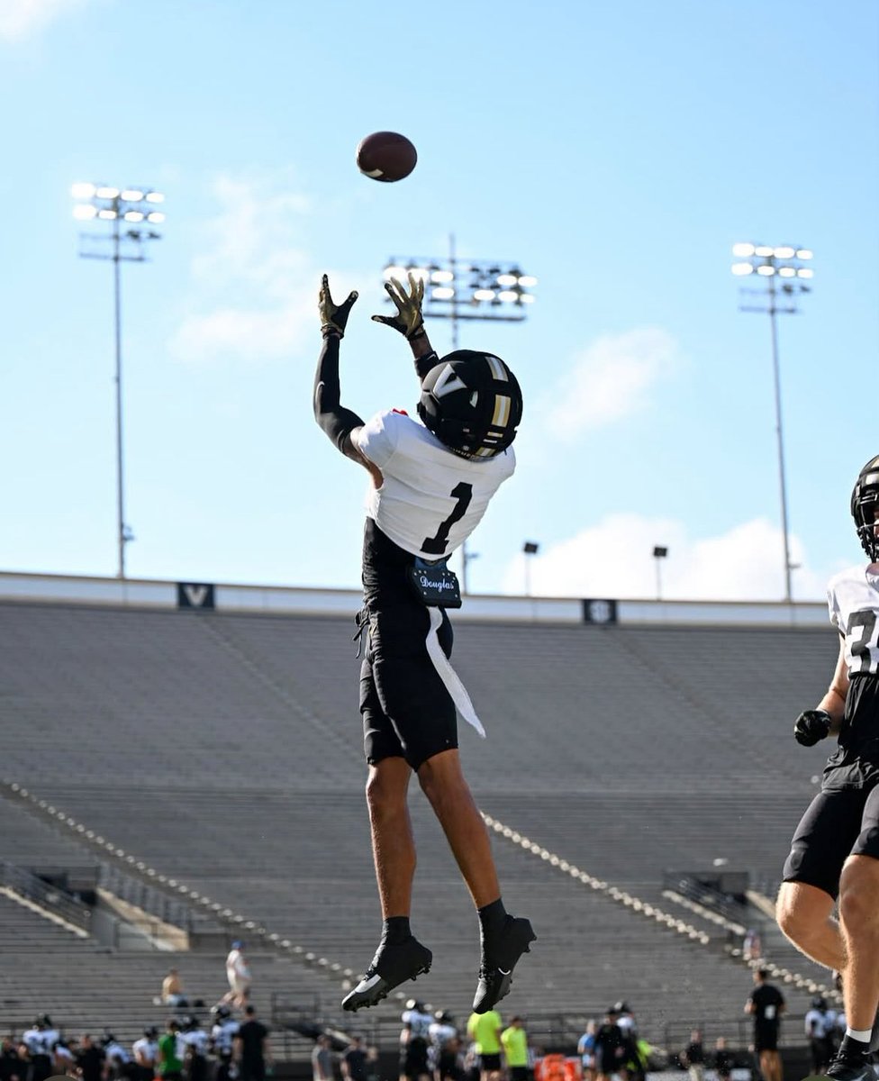 BCarter1911's tweet image. Day 6 Fall Camp #LetsGetIt ⚓🔥🤧💪🏈 @DontaeCarter15 @Jboogie7v7 @VandyFootball