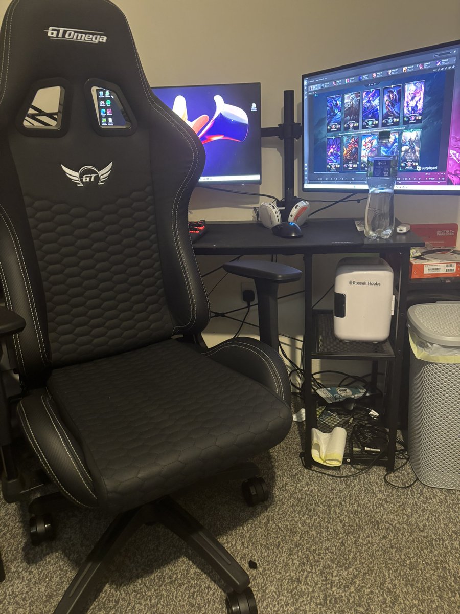 Big thanks to <a href="/Belfaststorm/">Belfast Storm</a> and <a href="/GTOmegaRacing/">GT Omega</a>  for sorting me a new chair ready for playoffs in <a href="/TheUKEL/">4 Nations | The UK & Ireland's National League</a> 

Now I’m just missing my own BFS P.e kit!
#upthestorm