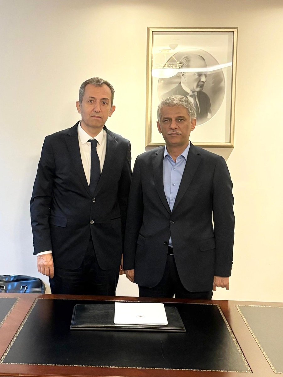 Dr. Ali Arif Özzeybek (@aliarifozzeybek) on Twitter photo Kültür ve Turizm Bakan Yardımcısı Sayın Nadir Alpaslan Beyefendiyi misafir etmekten büyük memnuniyet duydum. Geçmiş ve gelecek arasında geçen keyifli sohbetimizde dostluğun ve vefanın ne kadar kıymetli değerler olduğunu bir kere daha hissettik. Sayın <a href="/NadirAlpaslan/">Nadir Alpaslan</a>’a teşekkür Kültür ve Turizm Bakan Yardımcısı Sayın Nadir Alpaslan Beyefendiyi misafir etmekten büyük memnuniyet duydum. Geçmiş ve gelecek arasında geçen keyifli sohbetimizde dostluğun ve vefanın ne kadar kıymetli değerler olduğunu bir kere daha hissettik. Sayın <a href="/NadirAlpaslan/">Nadir Alpaslan</a>’a teşekkür