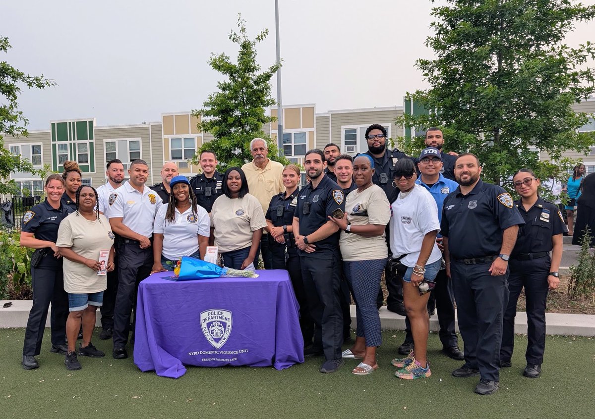 National Night Out with ⁦<a href="/NYPD75Pct/">NYPD 75th Precinct</a>⁩. We build bridges that help keep all of us safe.