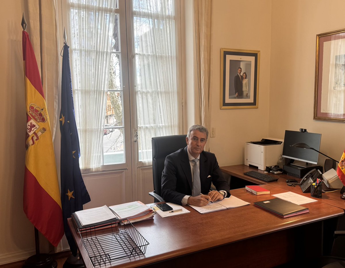 El pasado 1 de agosto me incorporé a mi nuevo puesto de Cónsul General de España en Montevideo. Es un honor y un privilegio servir a los españoles y trabajar por fortalecer las excelentes relaciones entre 🇪🇸 y 🇺🇾 en nuestro ámbito de competencias.