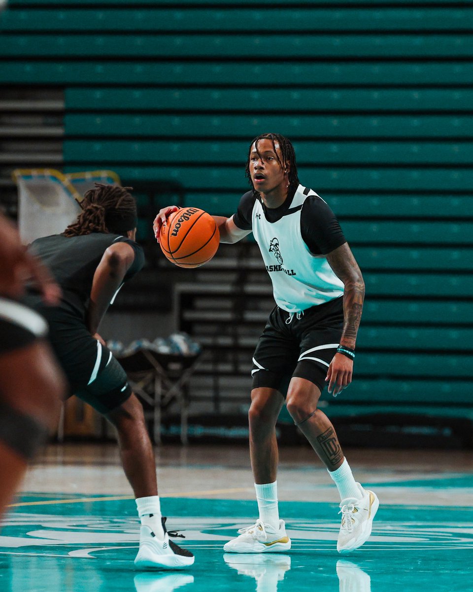 Coastal Men's Basketball tweet media