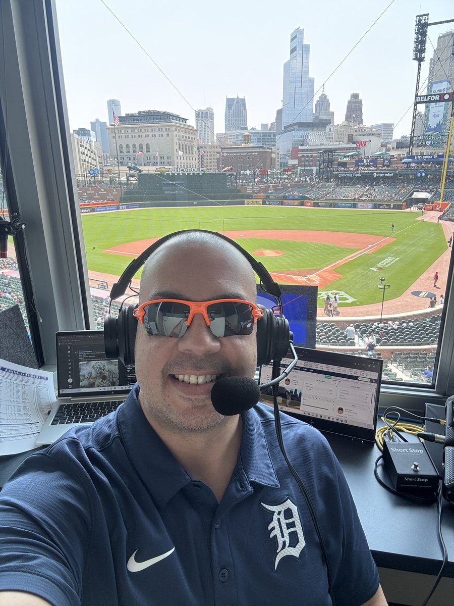 Carlos Guillén A. (@bycarlosguillen) on Twitter photo Al aire en breve para el rubber-match hoy entre Mellizos y Tigres desde Comerica Park.
Puedes sintonizar land Detroit 1310AM y 107.9FM, además de las apps de MLB, Audacy y el SAP de <a href="/FanDuelSN_DET/">FanDuel Sports Network Detroit</a>
#Beisbolentuidioma Al aire en breve para el rubber-match hoy entre Mellizos y Tigres desde Comerica Park.
Puedes sintonizar land Detroit 1310AM y 107.9FM, además de las apps de MLB, Audacy y el SAP de <a href="/FanDuelSN_DET/">FanDuel Sports Network Detroit</a>
#Beisbolentuidioma