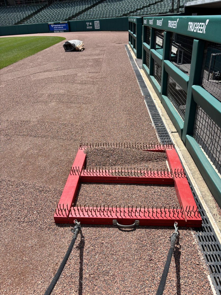 Just like <a href="/miamiturf305/">Chad Mulholland</a> would do