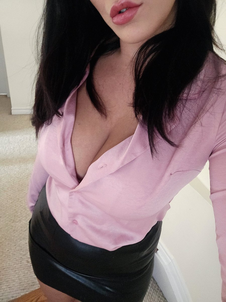 MsLatteChloe's tweet image. These blessed curves weren’t made to hide. I stretch, I bend, I tease on purpose. DM me if you think you can handle soft power.
 #CurvesInControl #BarelyHot #messages #SlideIn