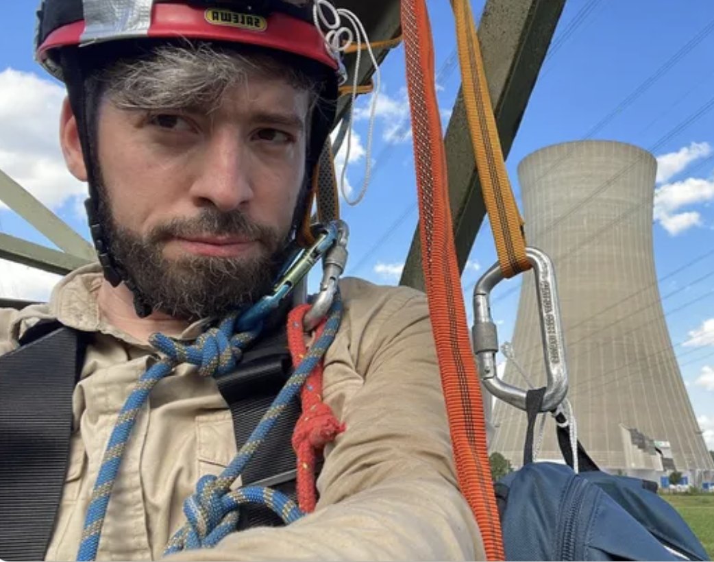 Am elften September muss ich vor Gericht, wegen meinem Protest gegen die Zerstörung der deutschen AKW bei der Sprengung der Kühltürme in Grafenrheinfeld.

Ich finde, dass die Forderungen mir gegenüber im Vergleich zu anderen Aktivisten - insbesondere den Castor-Blockierern -