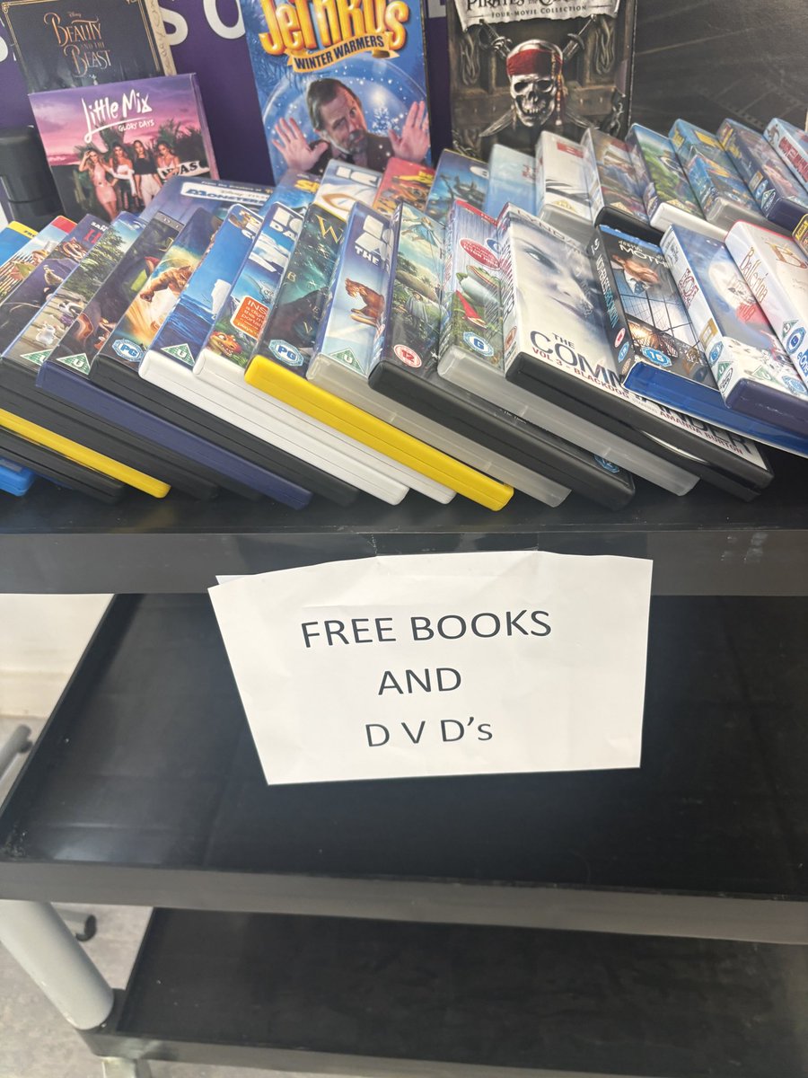 MDCLane's tweet image. They’re giving away Jethro DVDs at antenatal classes in Oldham