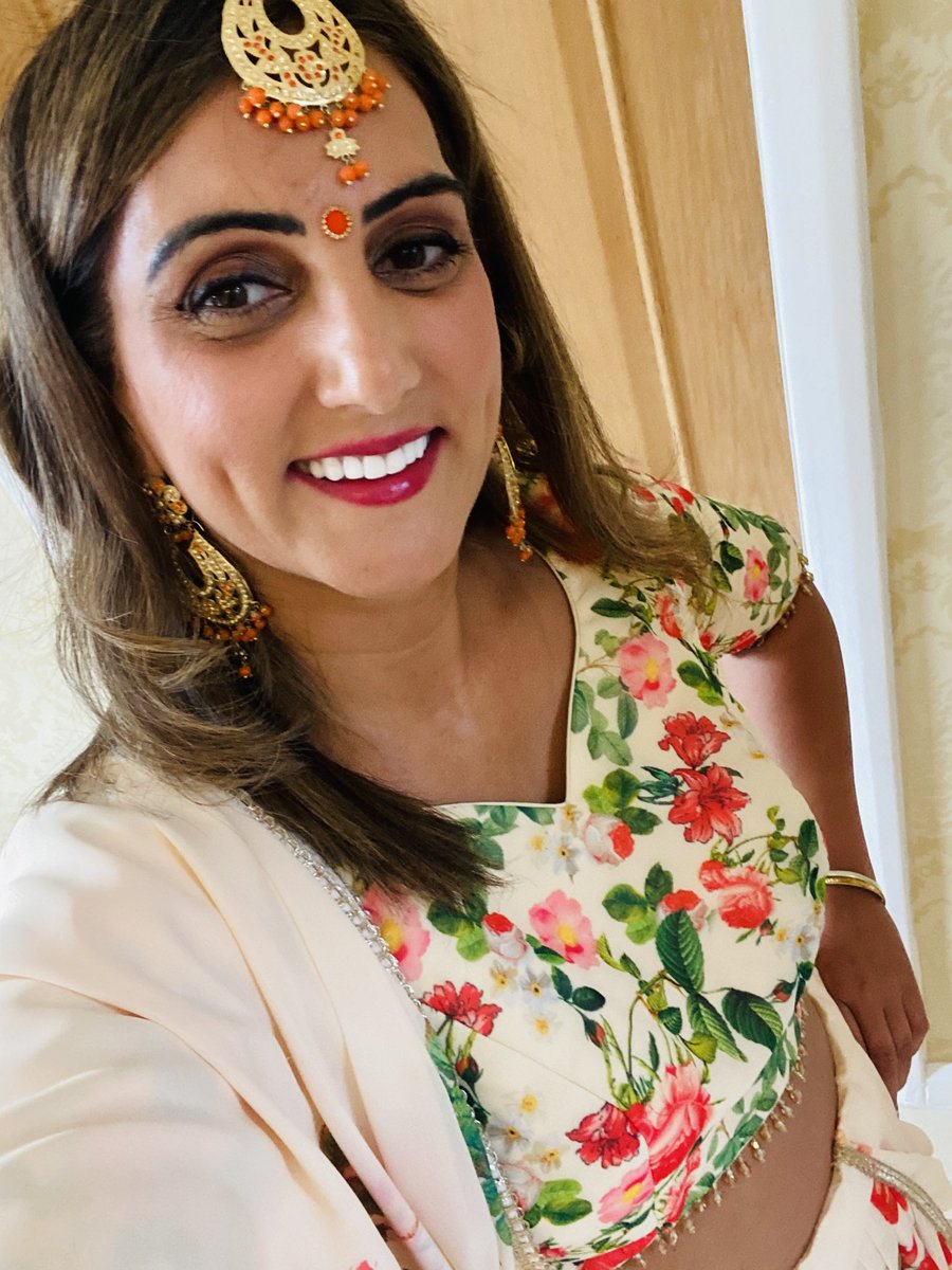 Let the wedding parties commence… 🙌🏽🧡💚❤️