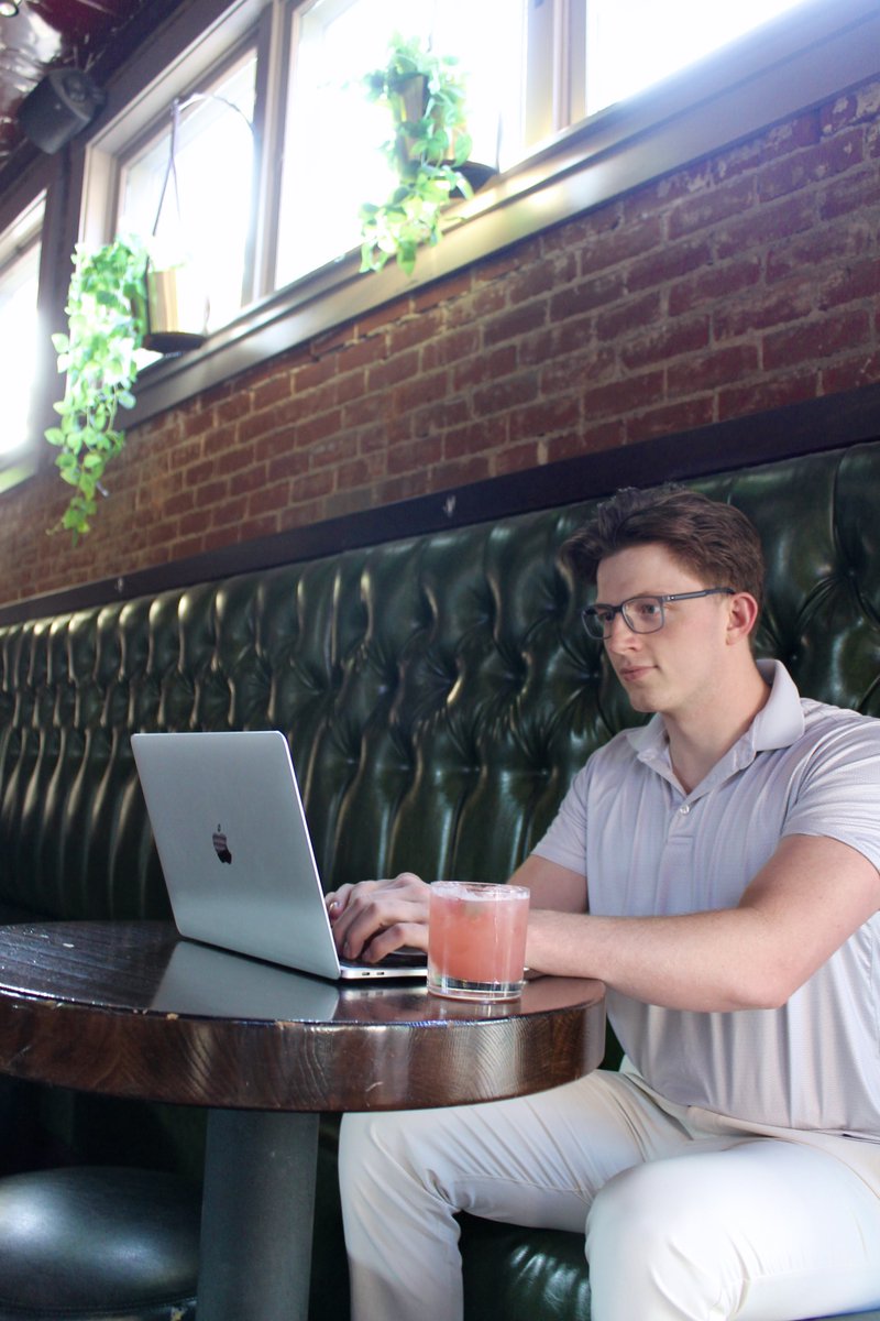 Tired of the same old couch view on your WFH days? Get a change of scenery and come work at The Lackman. Rumor has it that a delicious cocktail boosts productivity...🍸🍺💻