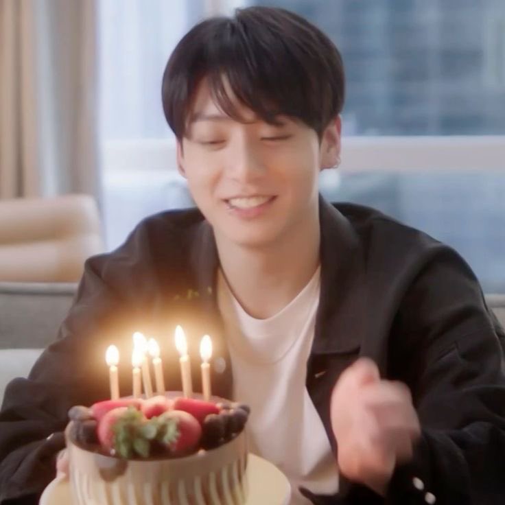 pervcxt's tweet image. Making my appreciation post for everyone who wished me birthday today. Thank you so much for making this day more happy &amp;amp; special. I adore you all &amp;lt;3 Also icb but still i got nitro gifted today SJSJSJS I’m so happy, especially kiki, zeni, sacha &amp;amp; zozo &amp;lt;3