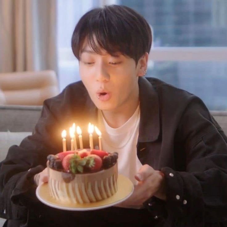 pervcxt's tweet image. Making my appreciation post for everyone who wished me birthday today. Thank you so much for making this day more happy &amp;amp; special. I adore you all &amp;lt;3 Also icb but still i got nitro gifted today SJSJSJS I’m so happy, especially kiki, zeni, sacha &amp;amp; zozo &amp;lt;3