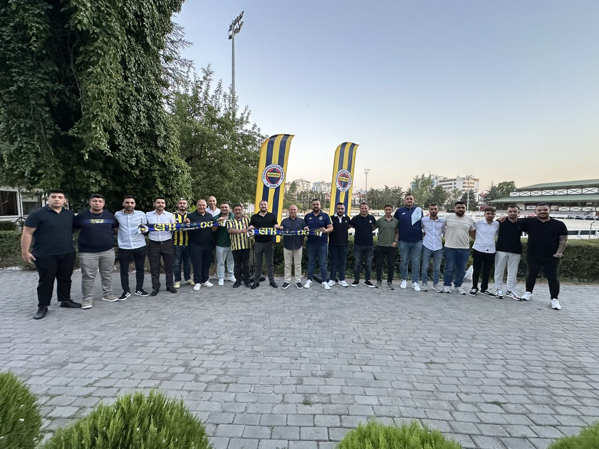 Ankara Fenerbahçeliler Derneğinin daveti üzerine Feyenoord maçını izlemek için bir araya geldik. Davetleri için AFD Başkanı Volkan AKAN Bey’e teşekkürlerimizi sunuyoruz. 
#GFB06