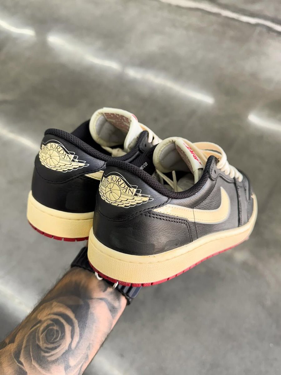 JustFreshKicks tweet media