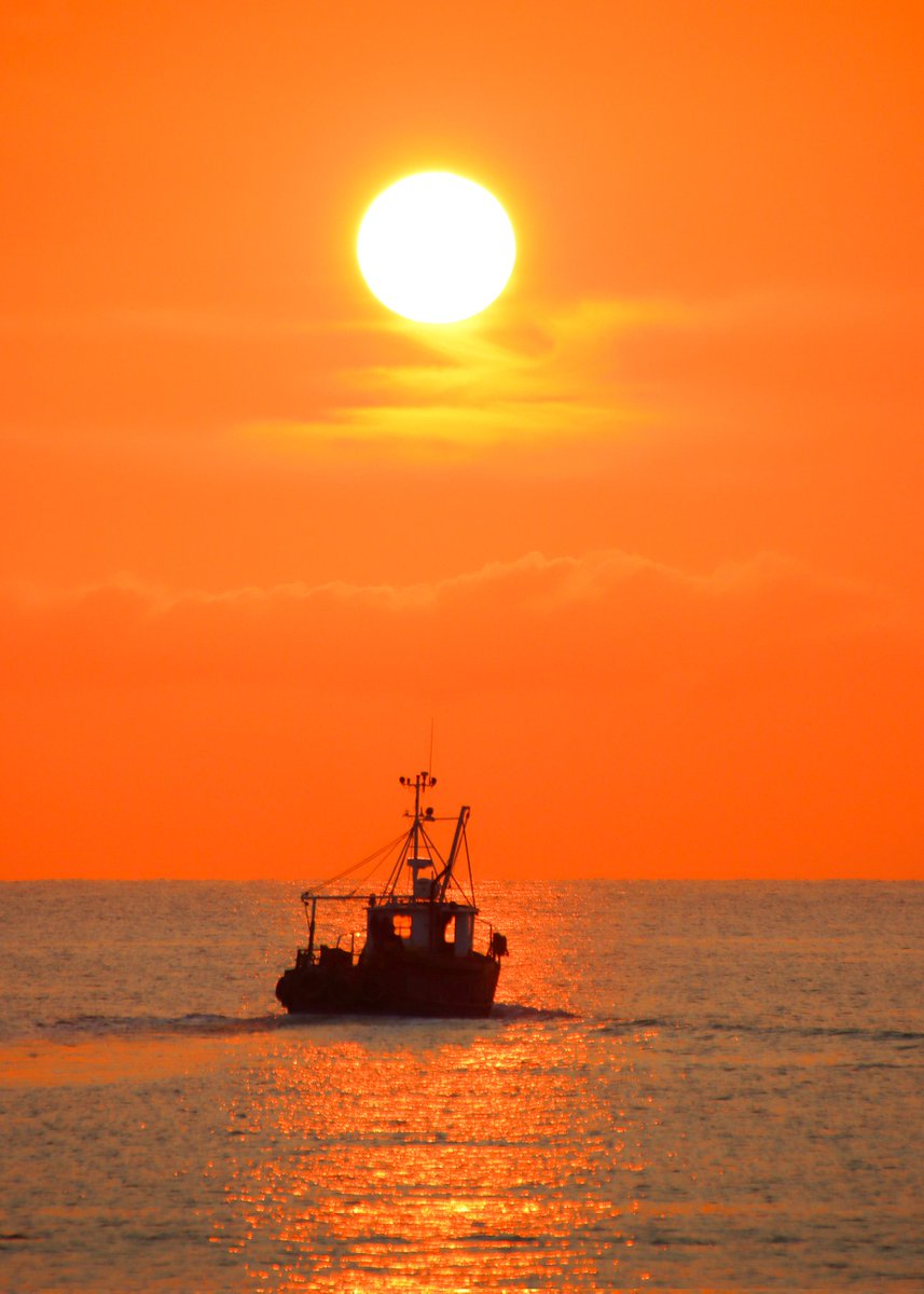 Early morning commuter "Lady Jan" #sunrise #sea #boat #Wicklow
