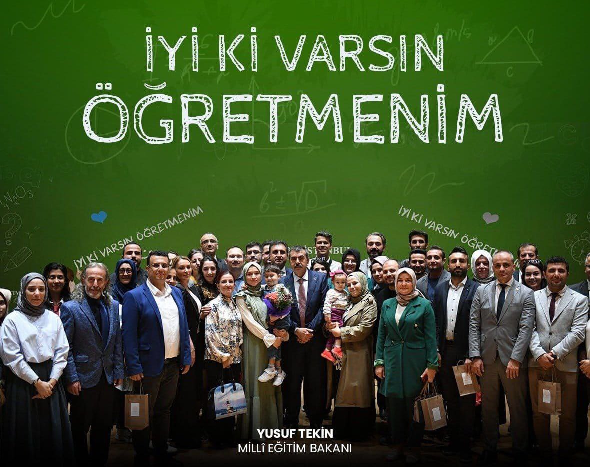 GulsumBayrambe1's tweet photo. Aile Yılında Öğretmenini mağdur etmeyen bakanımıza ve personel müdürümüze teşekkürlerimizi sunuyoruz. Aile Yılında Öğretmenler Aileleriyle beraber. 

@Yusuf__Tekin @cftcblnt 

#YusufTekinAileyiKorudu https://t.co/6mIcAEOfKH