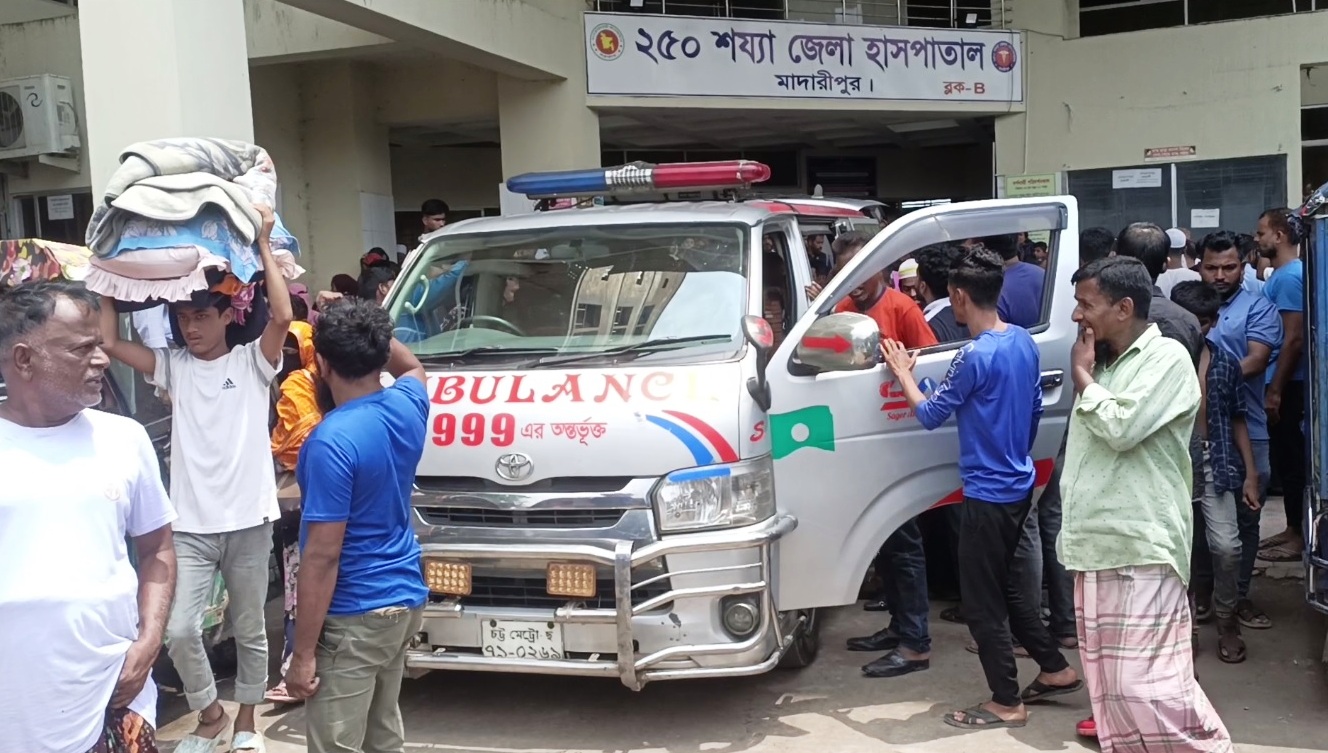 মাদারীপুরে মিছিল থেকে তিন ভাইকে কুপিয়ে জখম