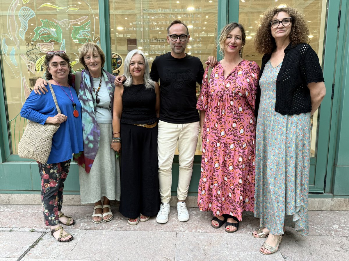 Sergio Balbontín (@sergiobalbontin) on Twitter photo Un placer recitar como poeta invitado en el #PatioDeLaPoesía de la <a href="/Biblioteca_BCC/">Biblioteca Central de Cantabria</a> junto a Montse Barrero.
Una tarde especial de versos, emoción y con homenaje sentido al gran Ángel Sopeña. Gracias a Alberto Peña y a todos los amigos y público que nos han acompañado.
#Poesía Un placer recitar como poeta invitado en el #PatioDeLaPoesía de la <a href="/Biblioteca_BCC/">Biblioteca Central de Cantabria</a> junto a Montse Barrero.
Una tarde especial de versos, emoción y con homenaje sentido al gran Ángel Sopeña. Gracias a Alberto Peña y a todos los amigos y público que nos han acompañado.
#Poesía