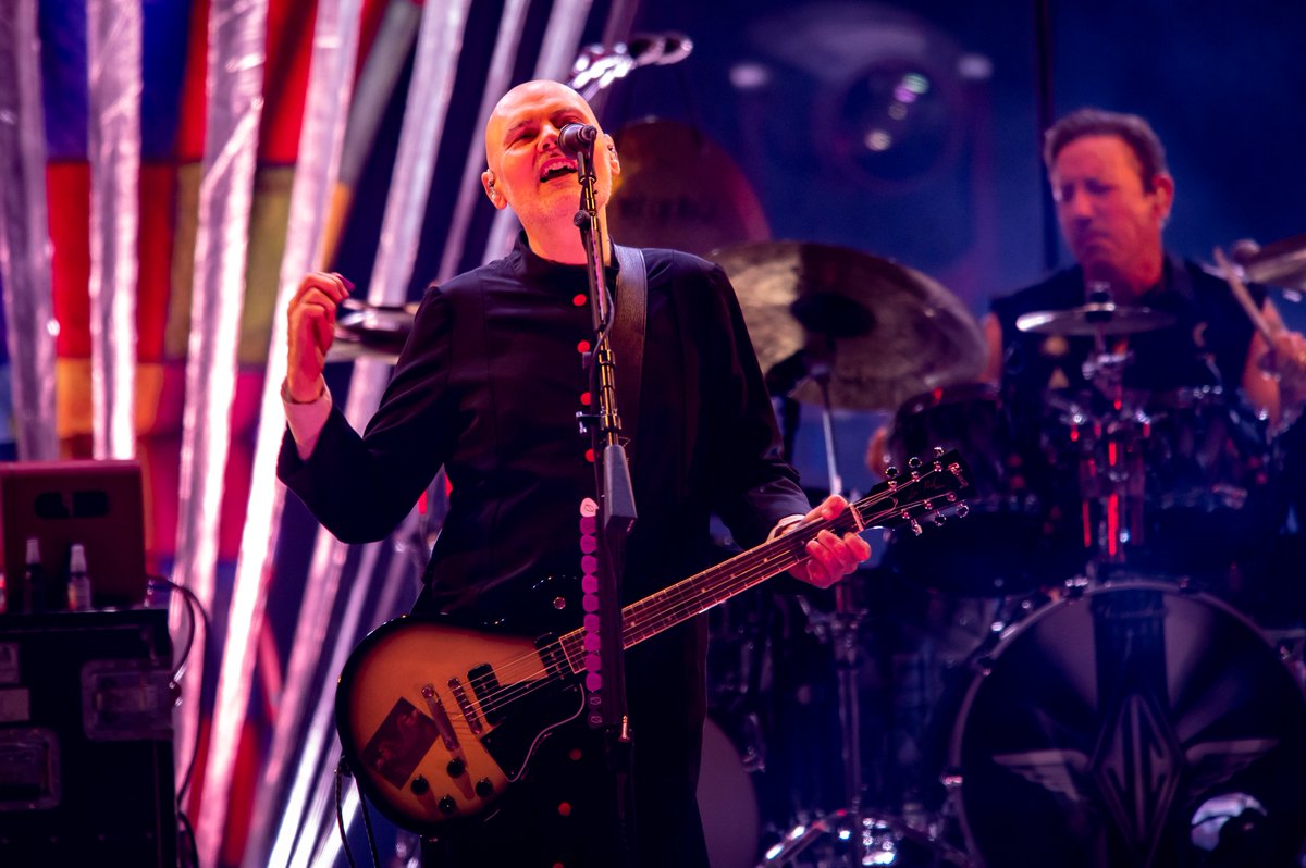 Die #SmashingPumpkins  geben in Berlln ein energetisches Konzert. Billy Corgan ist gleichermaßen Metalhead wie Gott. rollingstone.de/smashing-pumpk…