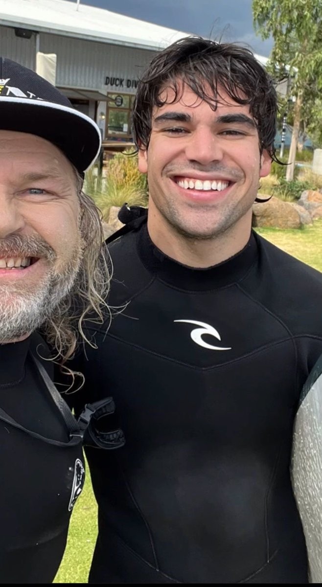 never getting over how small his waist looks in this photo #invisiblewaist