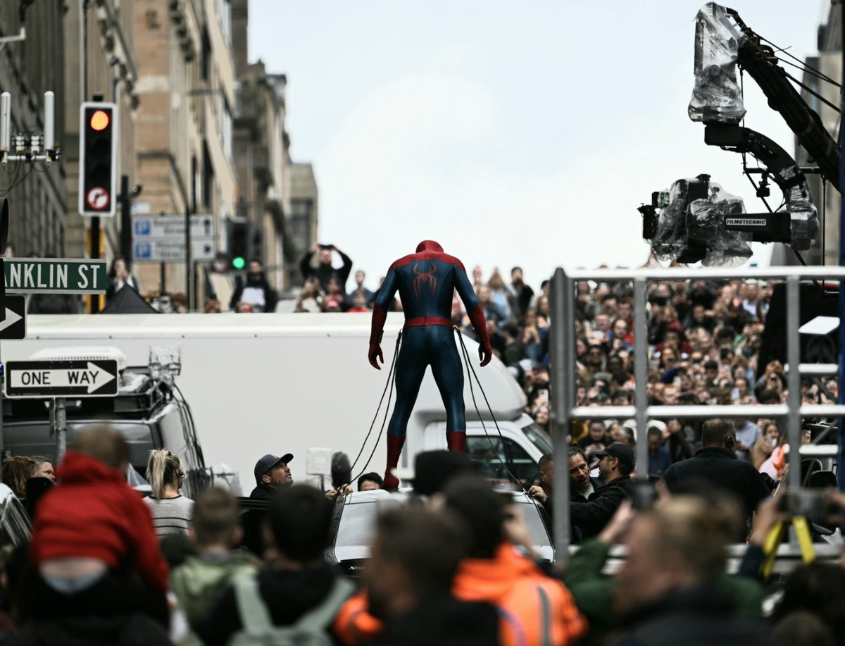 おはようございます

スパイダーマンの新作の撮影風景がTLで流れてきたんだけどこの写真良いね