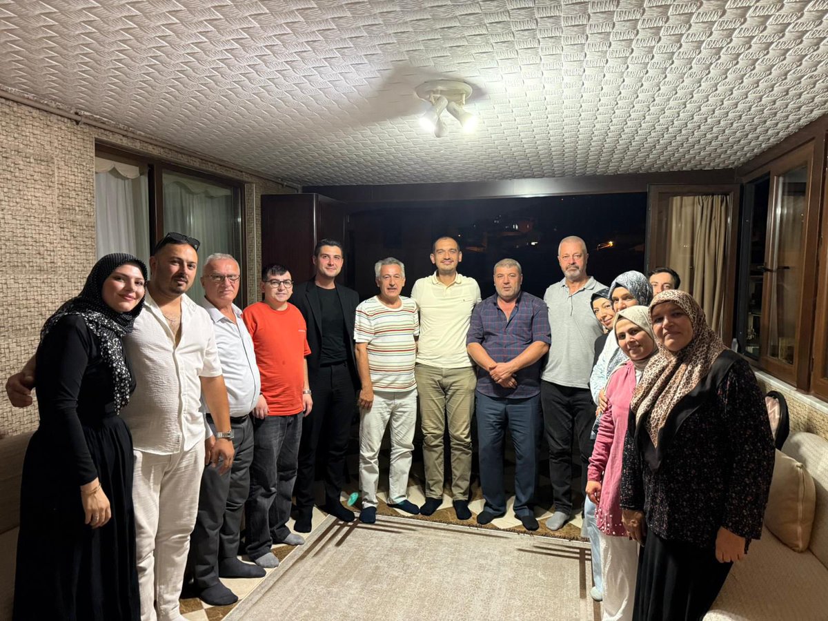 AK Parti Kocaeli İl Başkanlığımızca 12 İlçemizde eş zamanlı düzenlenen üye ziyaretleri programı kapsamında Bekirdere Mahallesindeki üyelerimizin evlerine konuk olduk.
Birlik, inanç ve kararlılıkla mahalle mahalle, sokak sokak tüm teşkilat kademelerimizle çalışmaya devam edeceğiz.